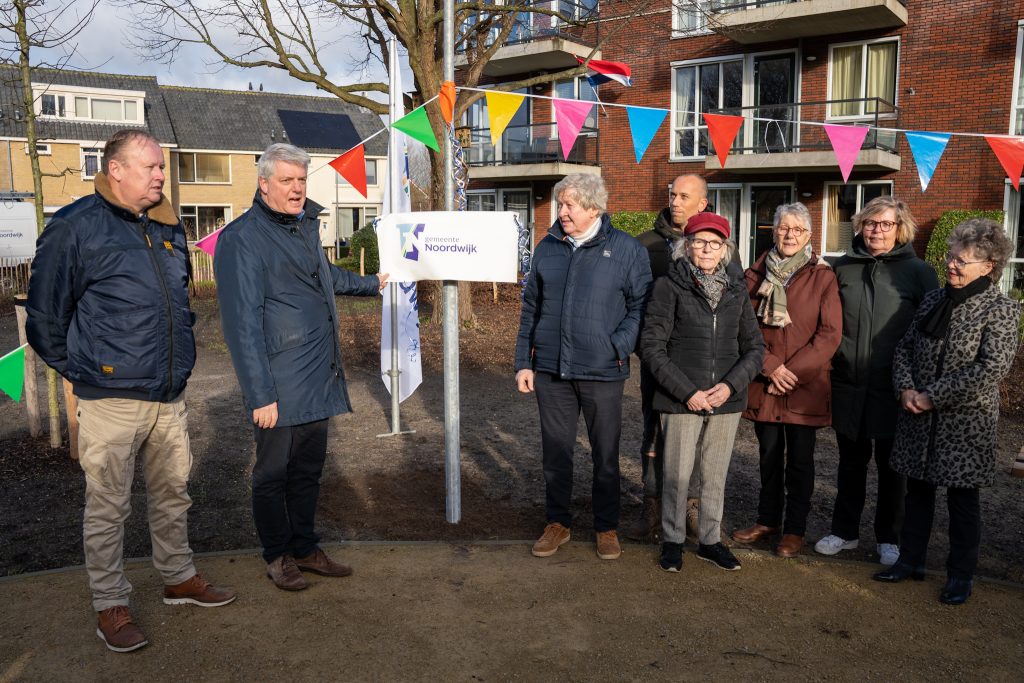 Groep bewoners met wethouder.